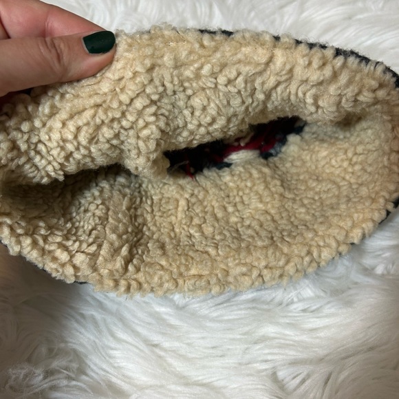 Hollister Red Gray Cream OSFM Sherpa Lined Knit Cap Snow Ski Beanie Y2K wool - Picture 4 of 6